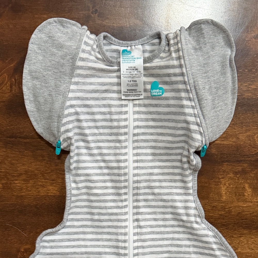 Love to Dream Transition Swaddle Size M 00 for 13-19 lbs 1.0 TOG Grey White